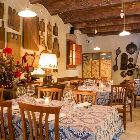 לינה וארוחת בוקר Sestilia 3*